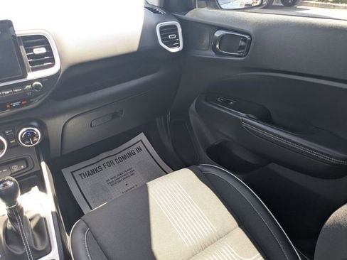 Used 2024 Hyundai Venue Limited image 15