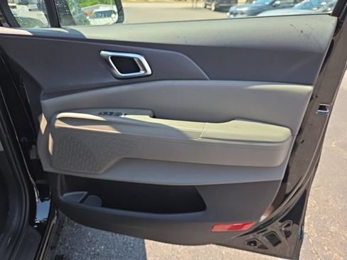 New 2026 Kia Carnival EX FWD image 13