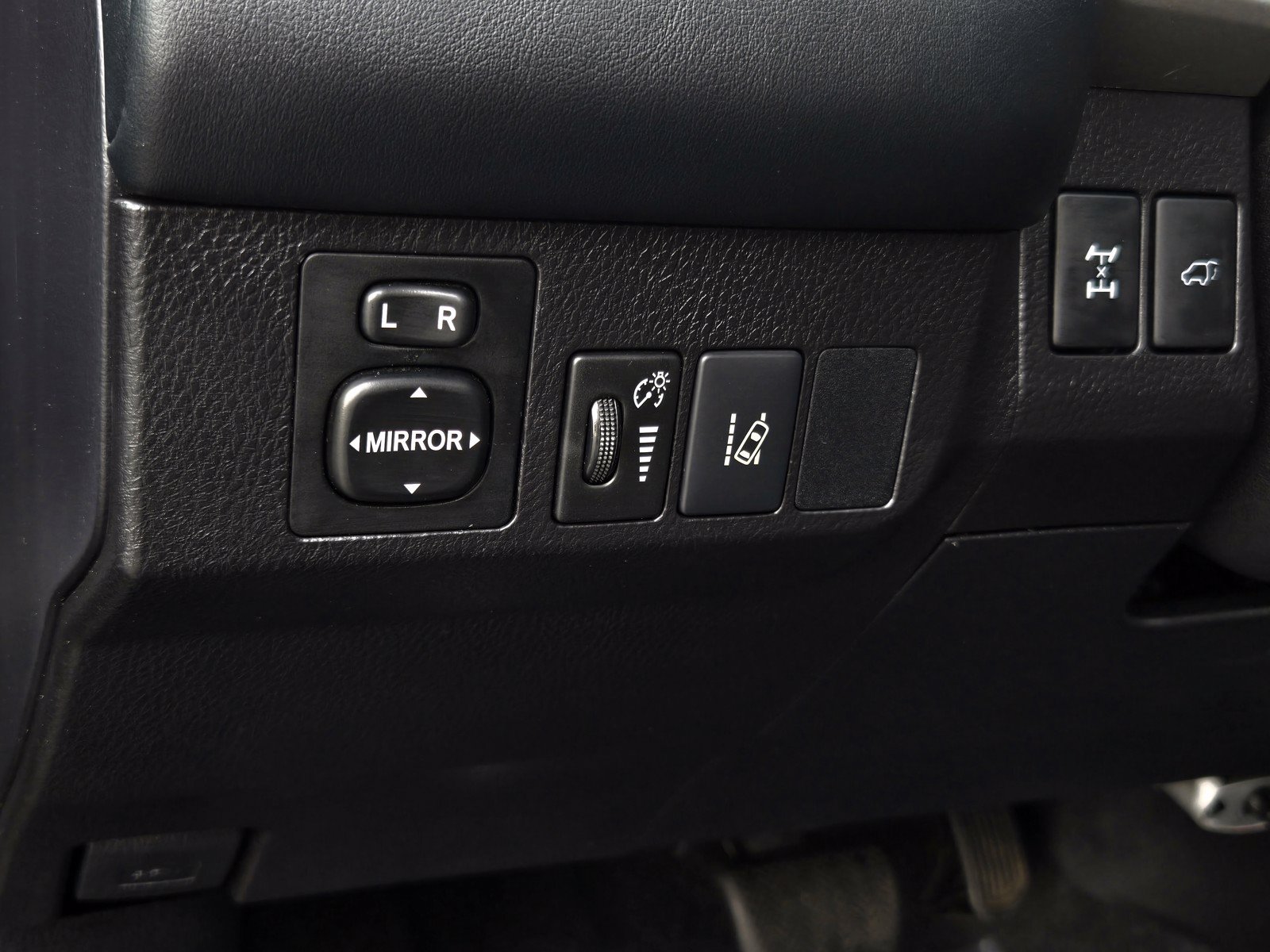 Used 2018 Toyota RAV4 XLE AWD/4WD image 17