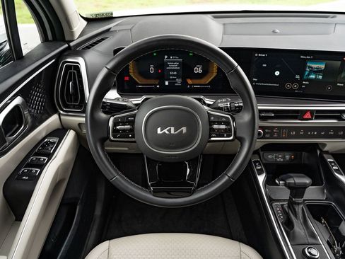 Used 2025 Kia Sorento S w/ Panoramic Sunroof Package FWD image 24