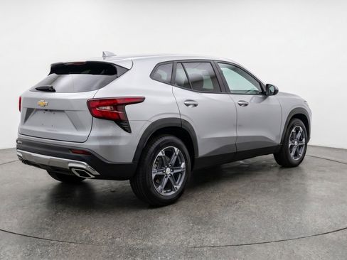 Used 2025 Chevrolet Blazer LT FWD image 9