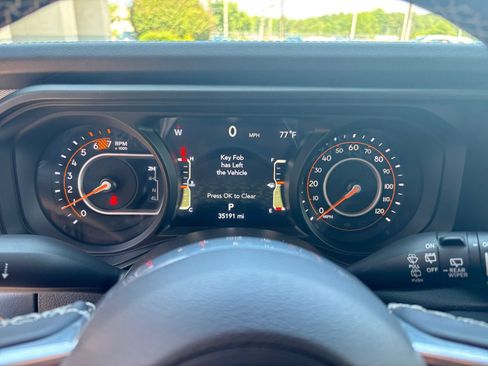 Used 2025 Jeep Wrangler Unlimited Sahara AWD/4WD image 39