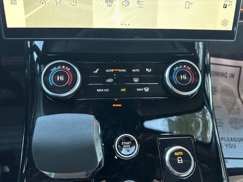 Used 2023 Land Rover Range Rover Sport SE image 15