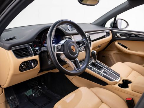 Used 2018 Porsche Macan image 16