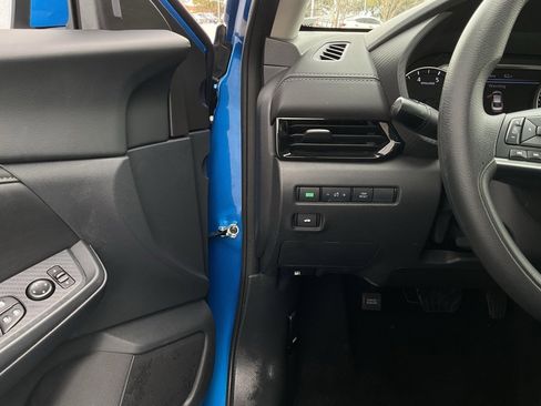 Used 2025 Nissan Sentra SV image 24