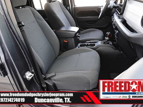 Used 2024 Jeep Gladiator Sport AWD/4WD image 15