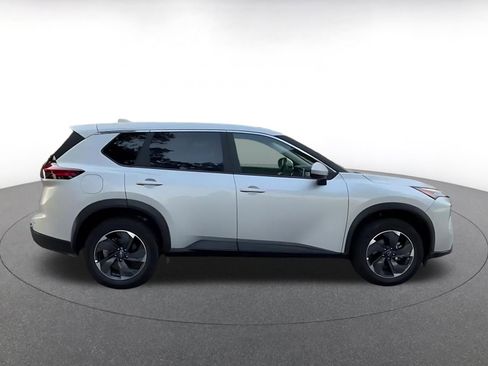 Used 2025 Nissan Rogue SV FWD image 16