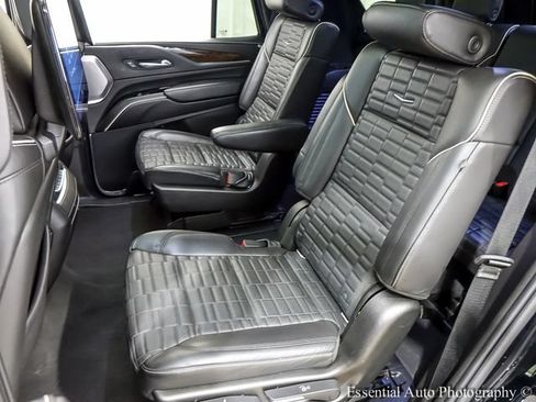 Used 2021 Cadillac Escalade Premium Luxury Platinum AWD/4WD image 11
