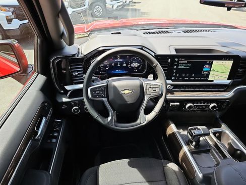 New 2026 Chevrolet Silverado 1500 LT w/ Z71 Off-Road Package AWD/4WD image 12