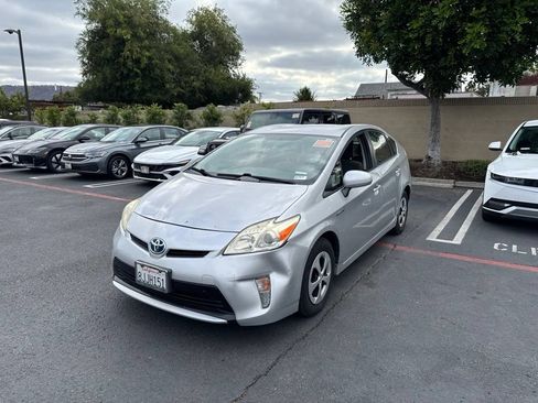 Used 2015 Toyota Prius Two FWD image 1