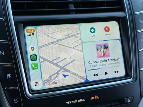 Used 2017 Lincoln MKX Reserve w/ Driver Assistance Package image 37