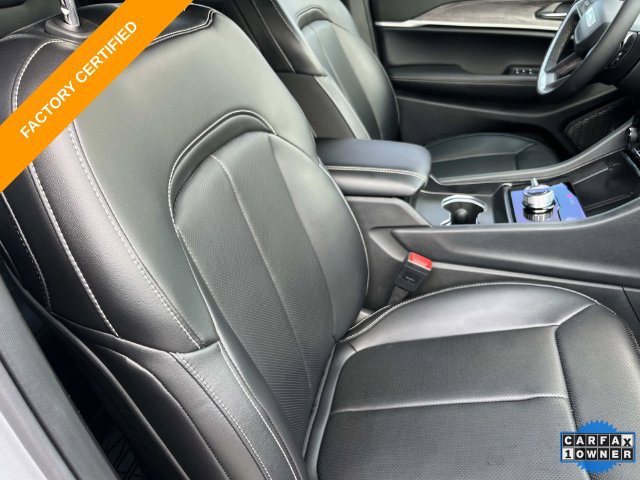 Used 2025 Jeep Grand Cherokee Limited w/ Luxury Tech Group II AWD/4WD image 23