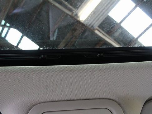 Used 2023 Buick Enclave Essence image 15