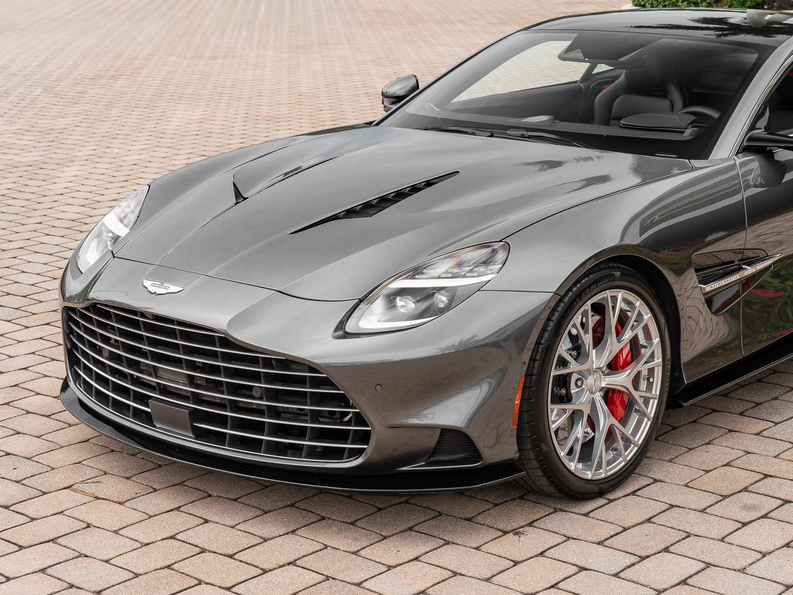 Used 2025 Aston Martin Vanquish RWD image 23