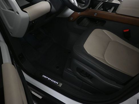 Used 2024 Land Rover Defender 110 X-Dynamic SE image 7