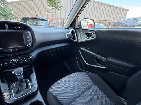 Used 2025 Kia Soul LX w/ LX Technology Package FWD image 33