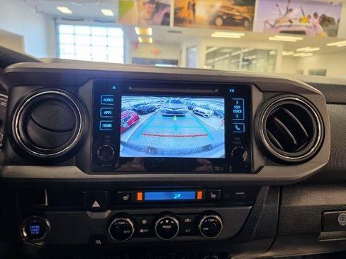Used 2017 Toyota Tacoma SR5 RWD image 21