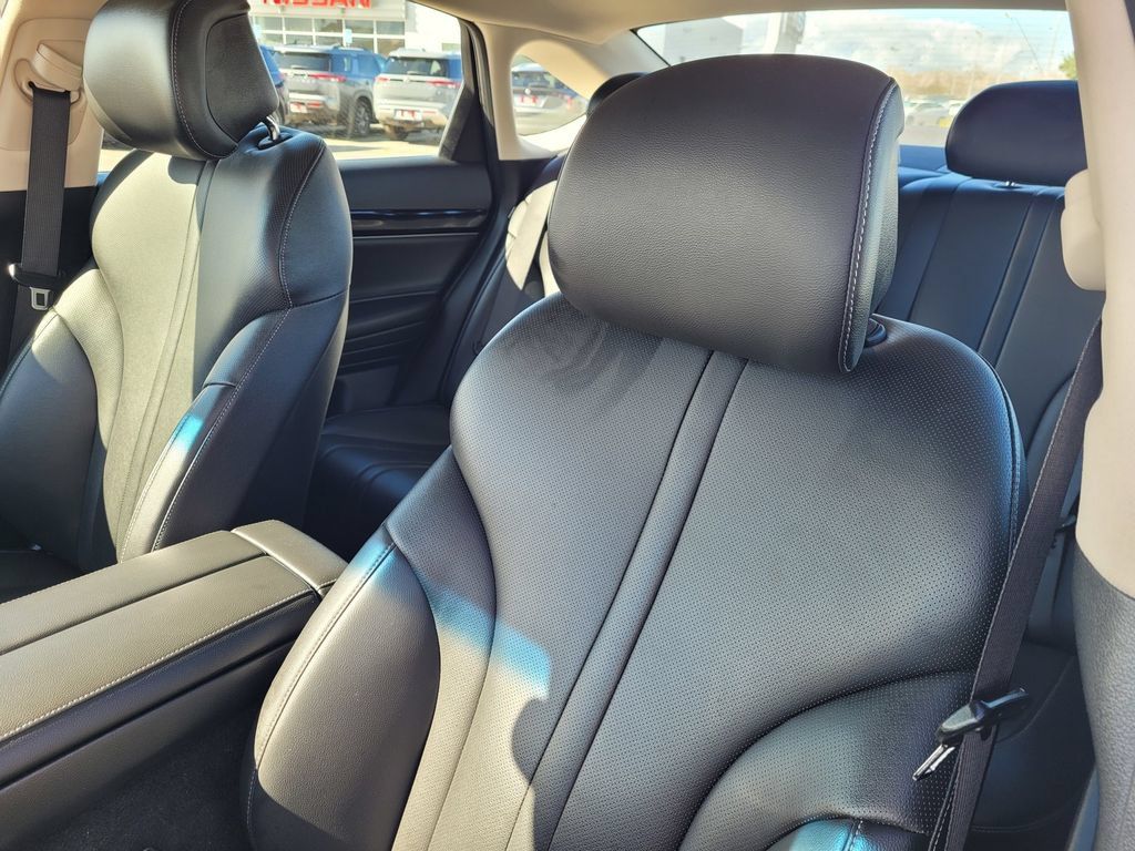 Used 2023 Genesis G80 2.5T RWD image 11