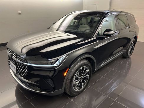 Used 2026 Lincoln Nautilus Premier w/ Equipment Group 102A image 3