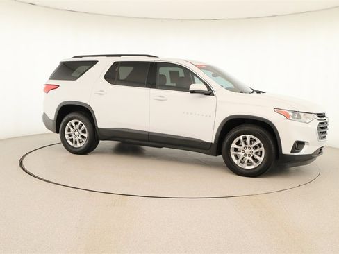 Used 2020 Chevrolet Traverse LT image 9