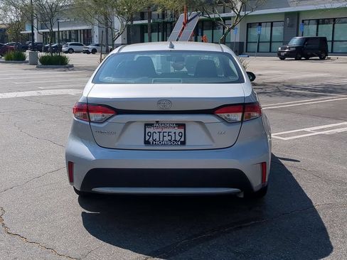 Used 2021 Toyota Corolla LE FWD image 5