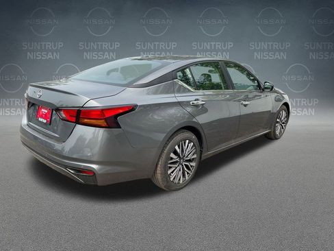 Used 2025 Nissan Altima 2.5 SV image 15