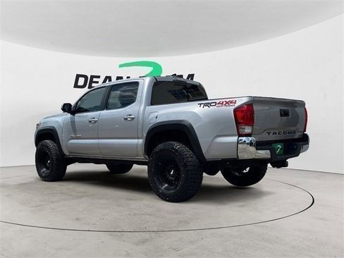 Used 2017 Toyota Tacoma TRD Off-Road w/ Tow Package (A/T) image 6