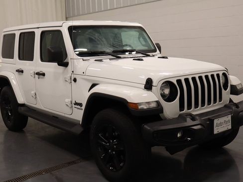 Used 2020 Jeep Wrangler Unlimited Sahara image 2