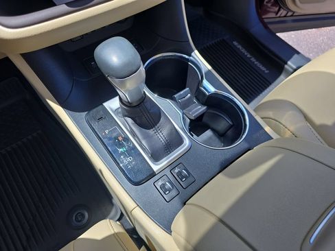 Certified 2019 Toyota Highlander XLE AWD/4WD image 30