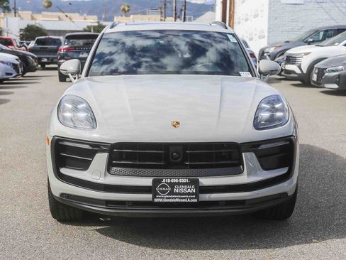 Used 2023 Porsche Macan Turbo image 2