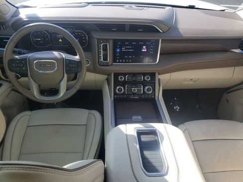 Used 2021 GMC Yukon XL Denali w/ Denali Premium Package image 15