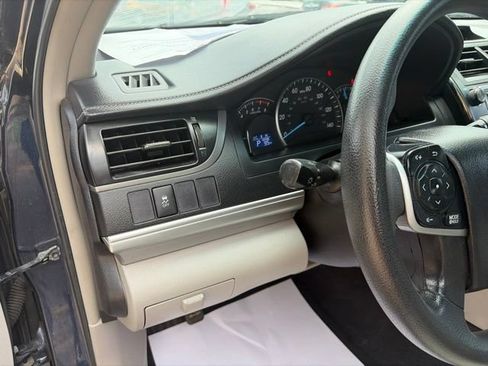 Used 2014 Toyota Camry LE FWD image 12