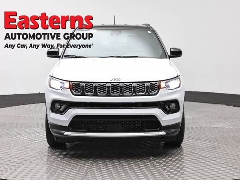 Used 2025 Jeep Compass Limited AWD/4WD image 2