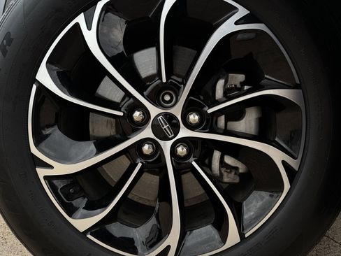 Used 2024 Lincoln Nautilus Premier w/ Equipment Group 102A image 10