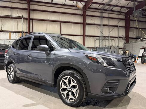 Used 2022 Subaru Forester Premium AWD/4WD image 1