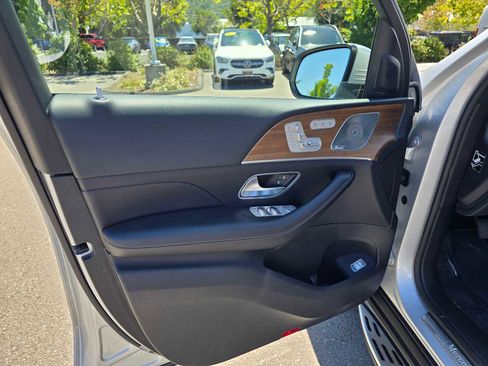 Used 2020 Mercedes-Benz GLS 450 4MATIC image 23