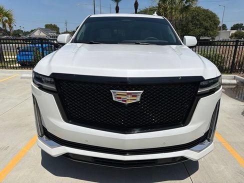 Used 2021 Cadillac Escalade Premium Luxury Platinum RWD image 2