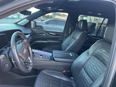 Used 2024 Cadillac Escalade V w/ LPO, ONYX Package image 4