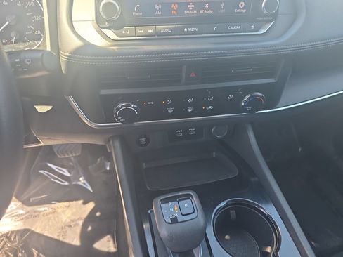 Used 2024 Nissan Rogue S AWD/4WD image 17