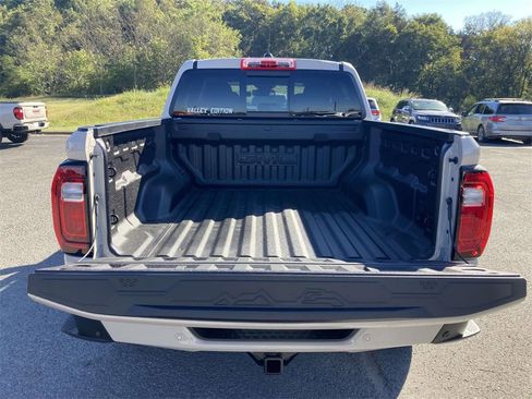 New 2026 GMC Canyon Elevation w/ Convenience Package image 11