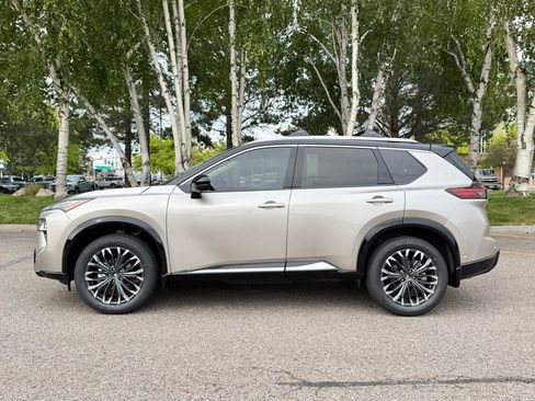 New 2026 Nissan Rogue Platinum w/ Platinum Premium Package image 3