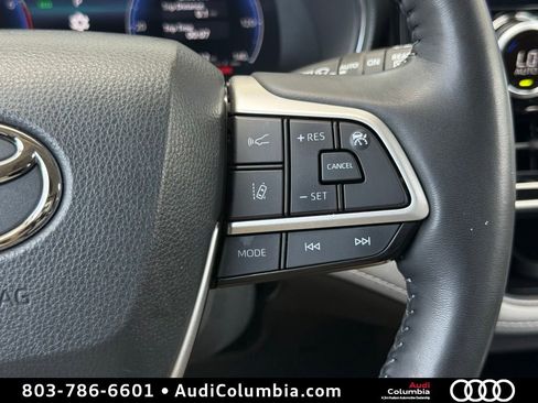 Used 2023 Toyota Highlander Platinum FWD image 30