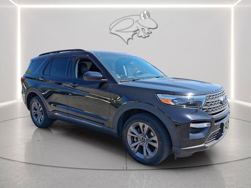 Used 2022 Ford Explorer XLT w/ Equipment Group 202A AWD/4WD image 6