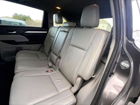 Used 2016 Toyota Highlander XLE image 19