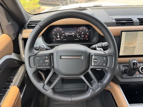 Used 2025 Land Rover Defender 110 V8 AWD/4WD image 10