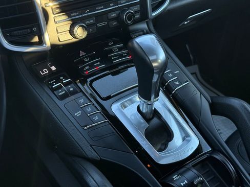 Used 2015 Porsche Cayenne S image 35