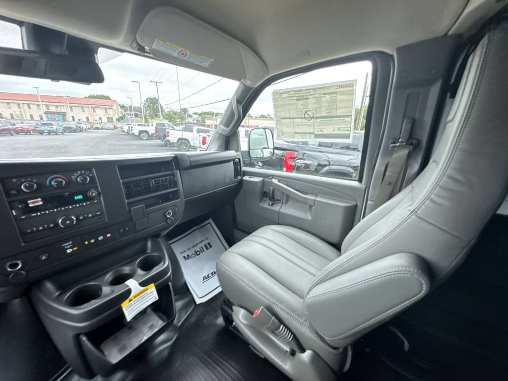 New 2025 GMC Savana 3500 Extended RWD image 11