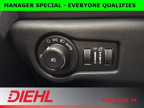 New 2026 Chrysler Pacifica Select w/ S Appearance Package image 28