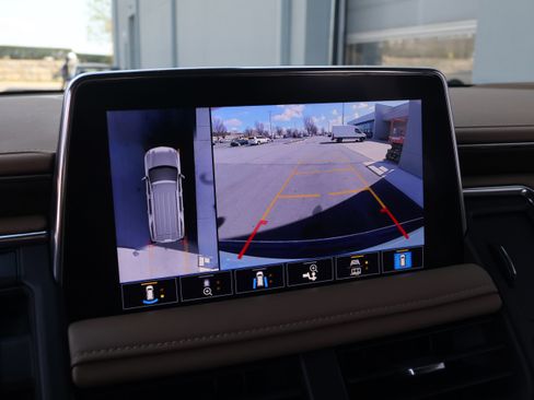 Used 2021 Chevrolet Suburban Premier w/ Premium Package image 28