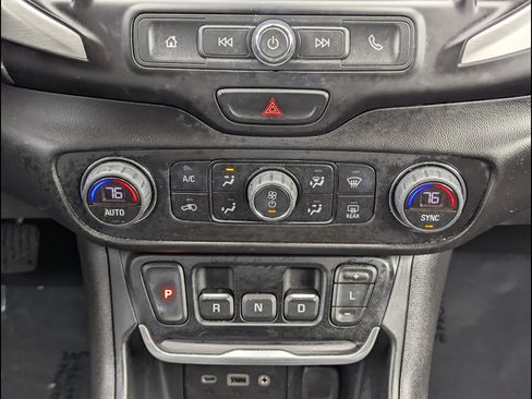 Used 2021 GMC Terrain SLE w/ Driver Convenience Package image 35